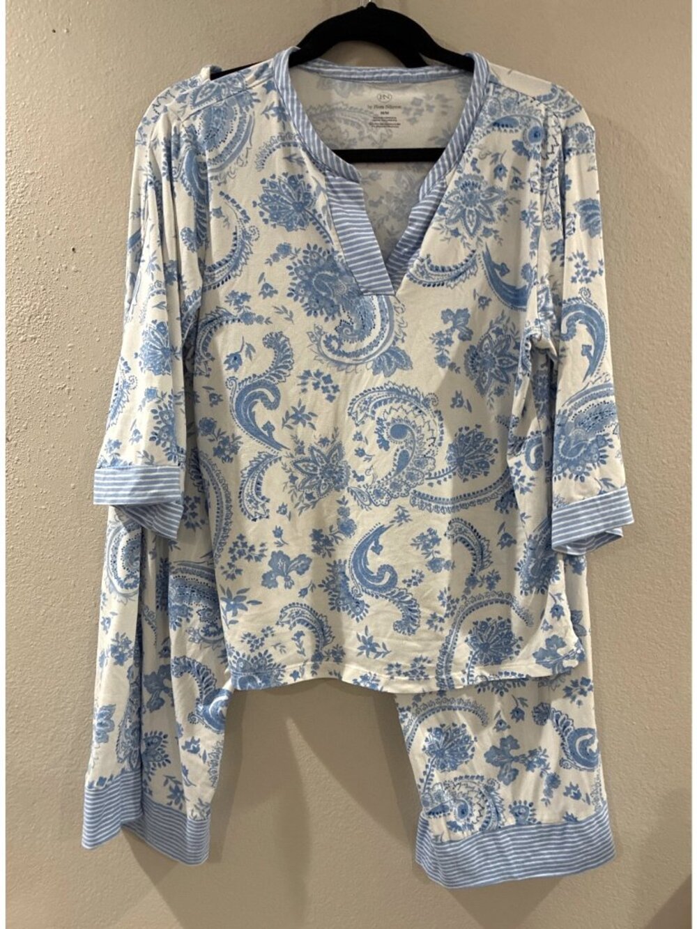 Flora Nikrooz Women's 2pc Blue & White Paisley 3/4 Sleeve Pajama Set Size M